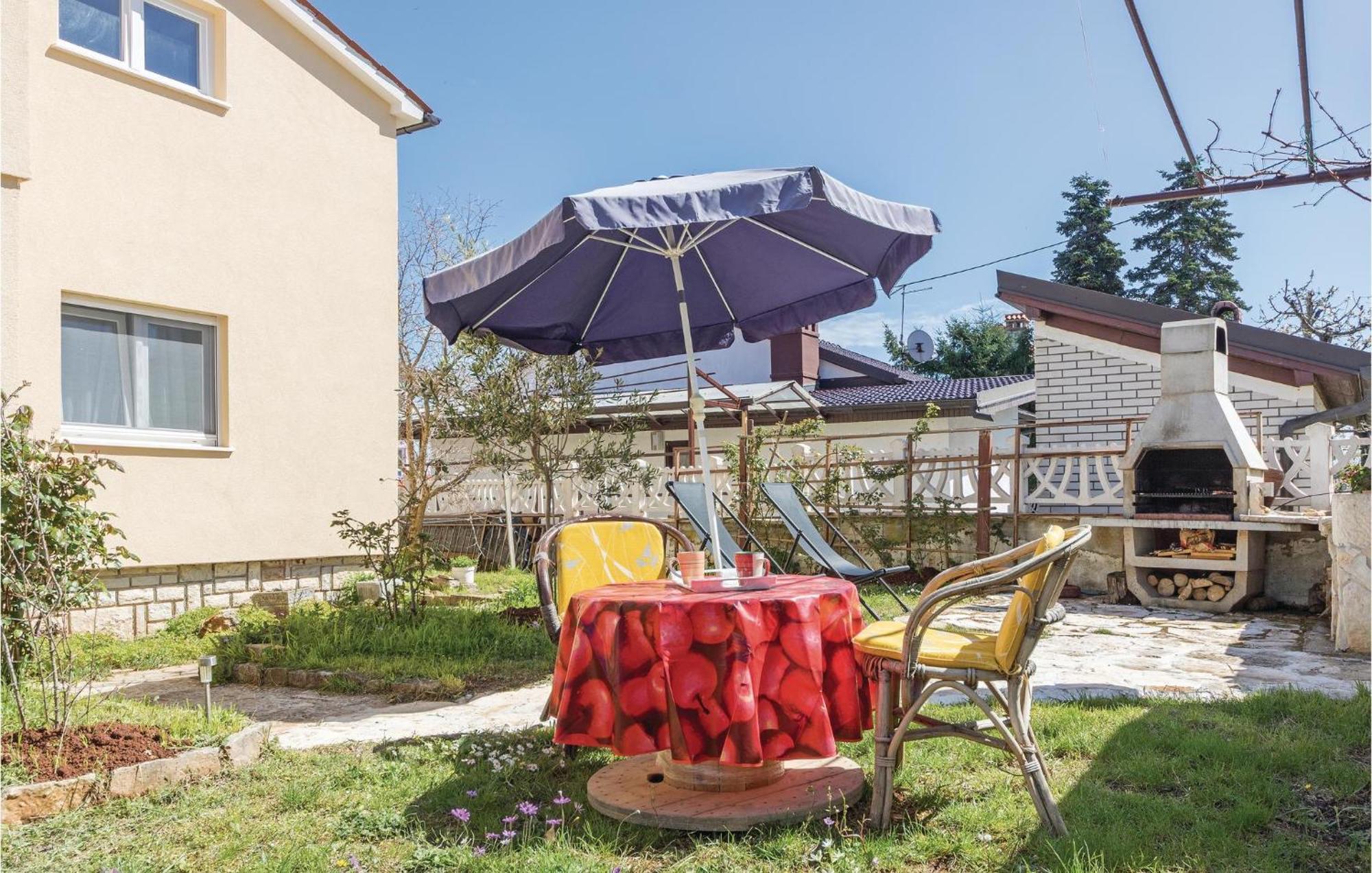 Awesome Apartment In Fazana With Wifi Екстер'єр фото