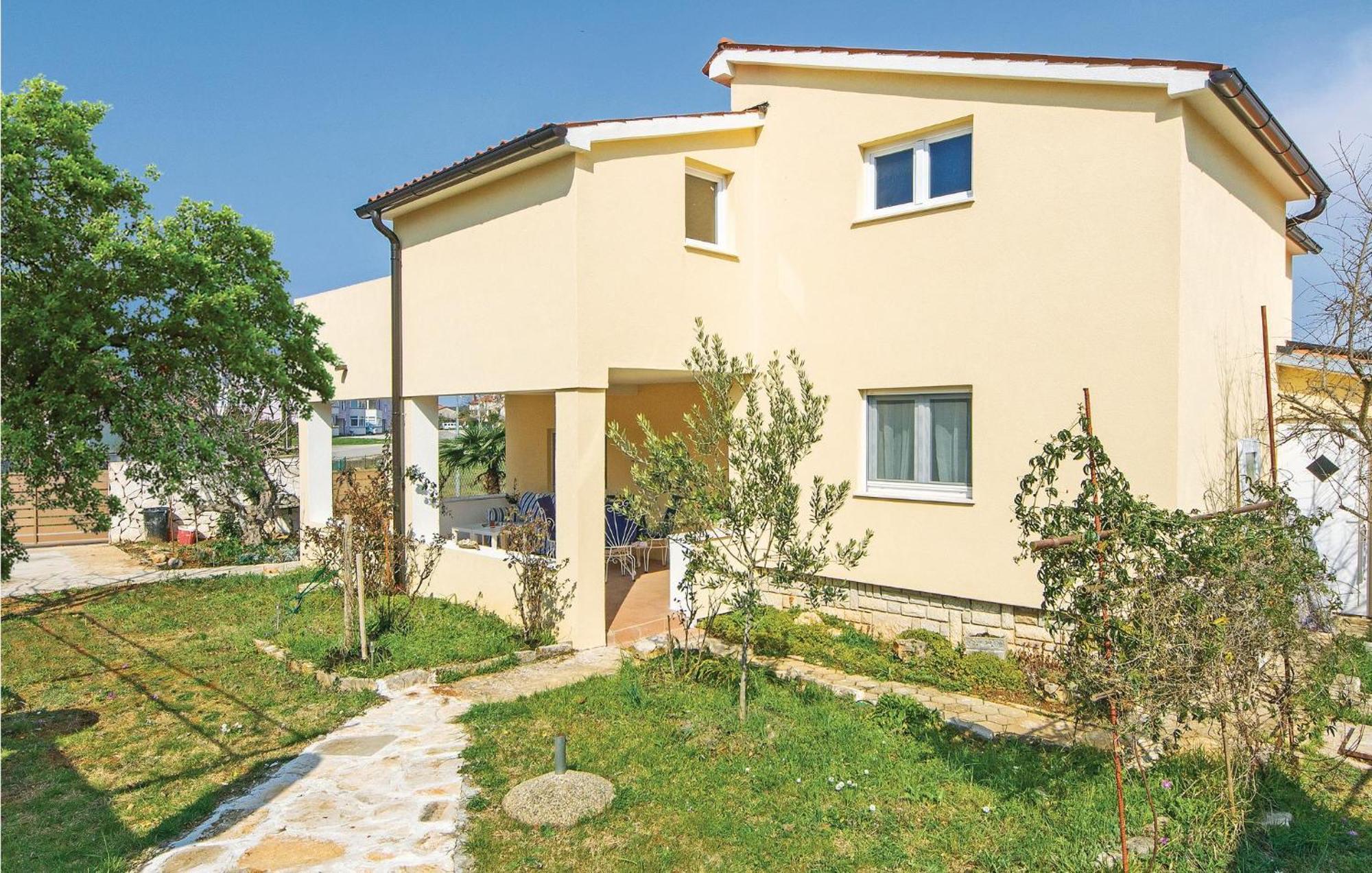 Awesome Apartment In Fazana With Wifi Екстер'єр фото